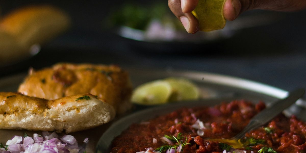 rajendran_naray's tweet card. The average per capita calorie consumption per day in rural areas is 1,607 Kcal for the bottom 5% of the population compared to 3,116 Kcal for the top 5% – almost double. In urban areas, this...