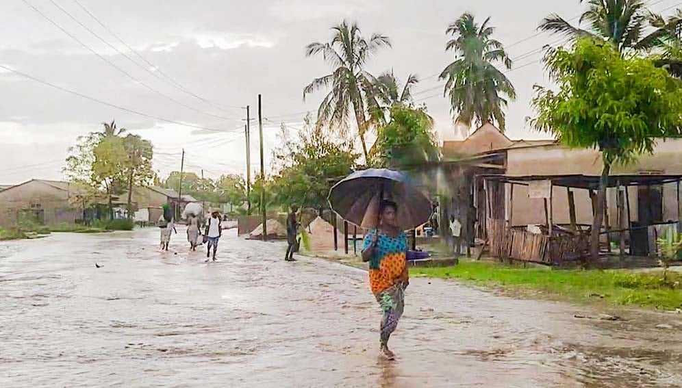SciDevNet's tweet card. Meteorologist warns of rising heat and intense rainfall across Tanzania, threatening livelihoods, health and homes.