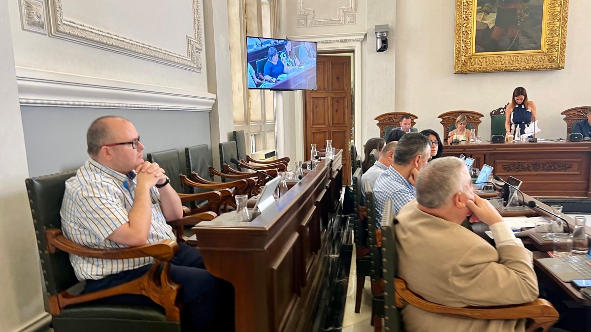 diaridtarragona's tweet card. Junts abandona el ple de l'Ajuntament després que l’alcaldessa acusi la cap de l’oposició de “deslleialtat” institucional per presentar una moció contra una mesura impulsada pel seu propi govern...