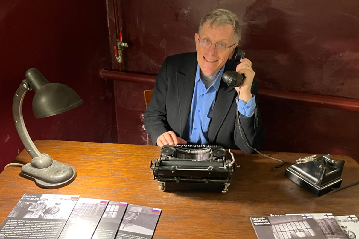 SimonCalder's tweet card. The Man Who Pays His Way: Your mobile may try to explore more widely than you, resulting in unexpected items in the phone billing area