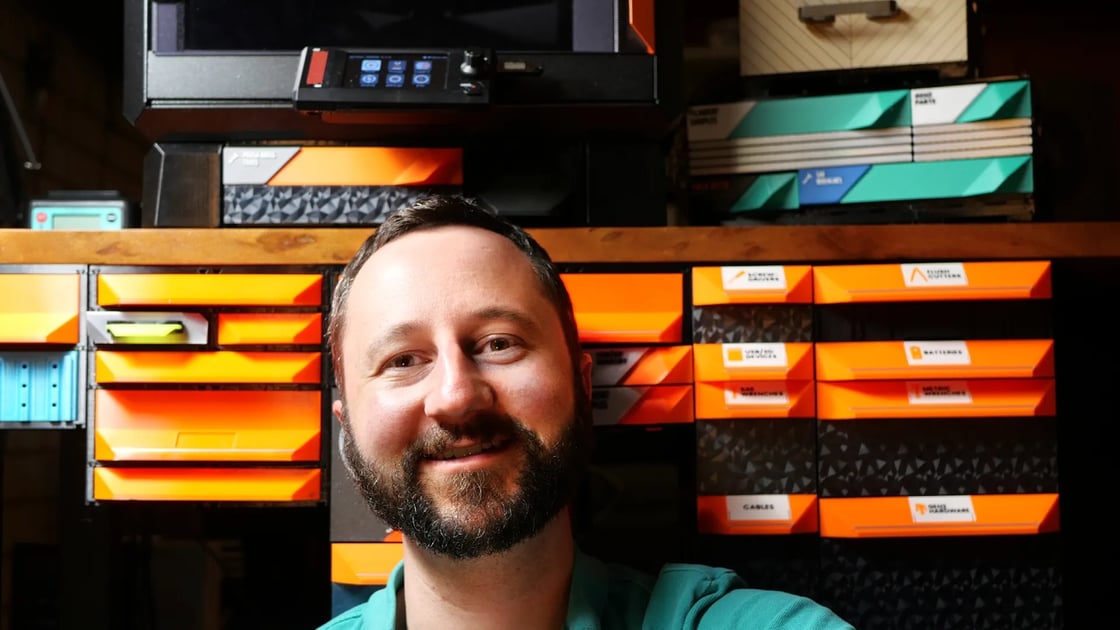All3DP's tweet card. Looking for *the* modular system to organize your workspace? Joey Gasper, a.k.a. Jerrari, has many useful designs you'll want to check out.