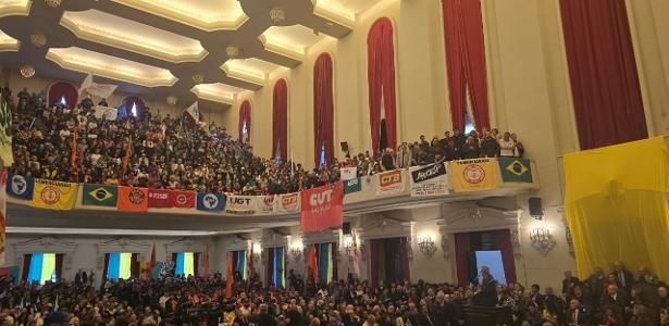 danielamercury's tweet card. Lideranças do direito e entidades da sociedade civil se reuniram hoje em um ato em defesa da soberania nacional, na Faculdade de Direito da USP, no Largo São Francisco, no centro de São Paulo.O que...