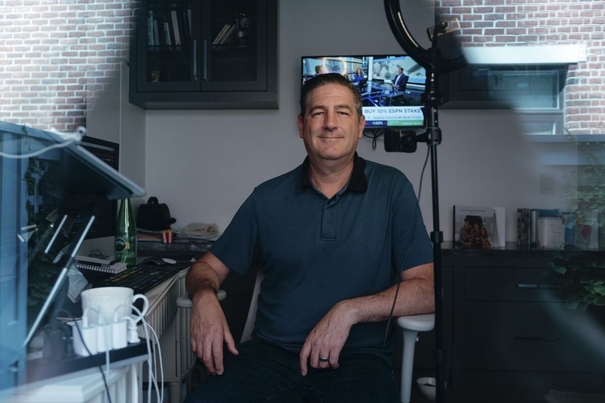 fhoro's tweet card. By Wall Street standards it’s been a whopping good month for Canadian hedge fund manager Eric Jackson, whose EMJ Capital Ltd. bought shares of Opendoor Technologies Inc. at around 70 cents and...