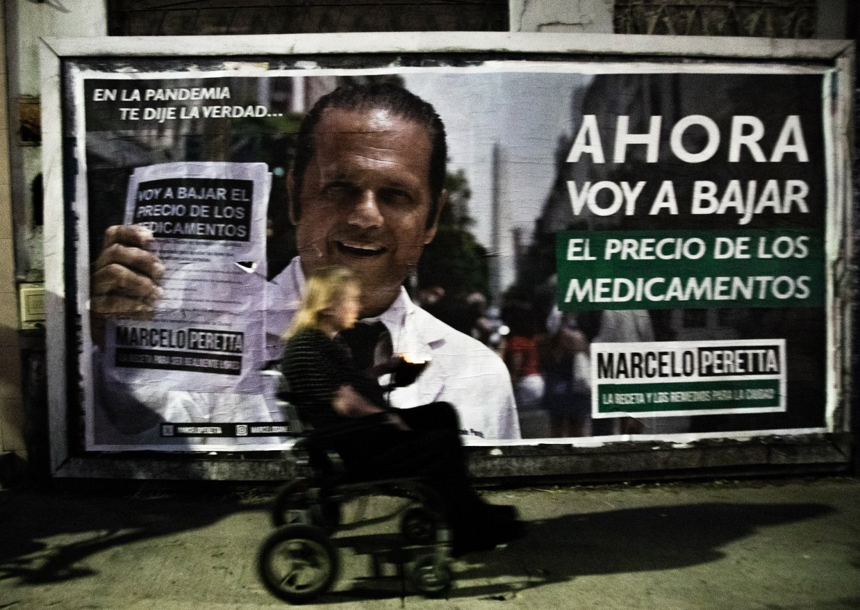 latfemnoticias's tweet card. María Moreno es una de las escritoras más lúcidas de la Argentina actual. Un accidente cerebrovascular le provocó un cambio de forma postural y de estilo. Pero la sagacidad y la subversión de su...