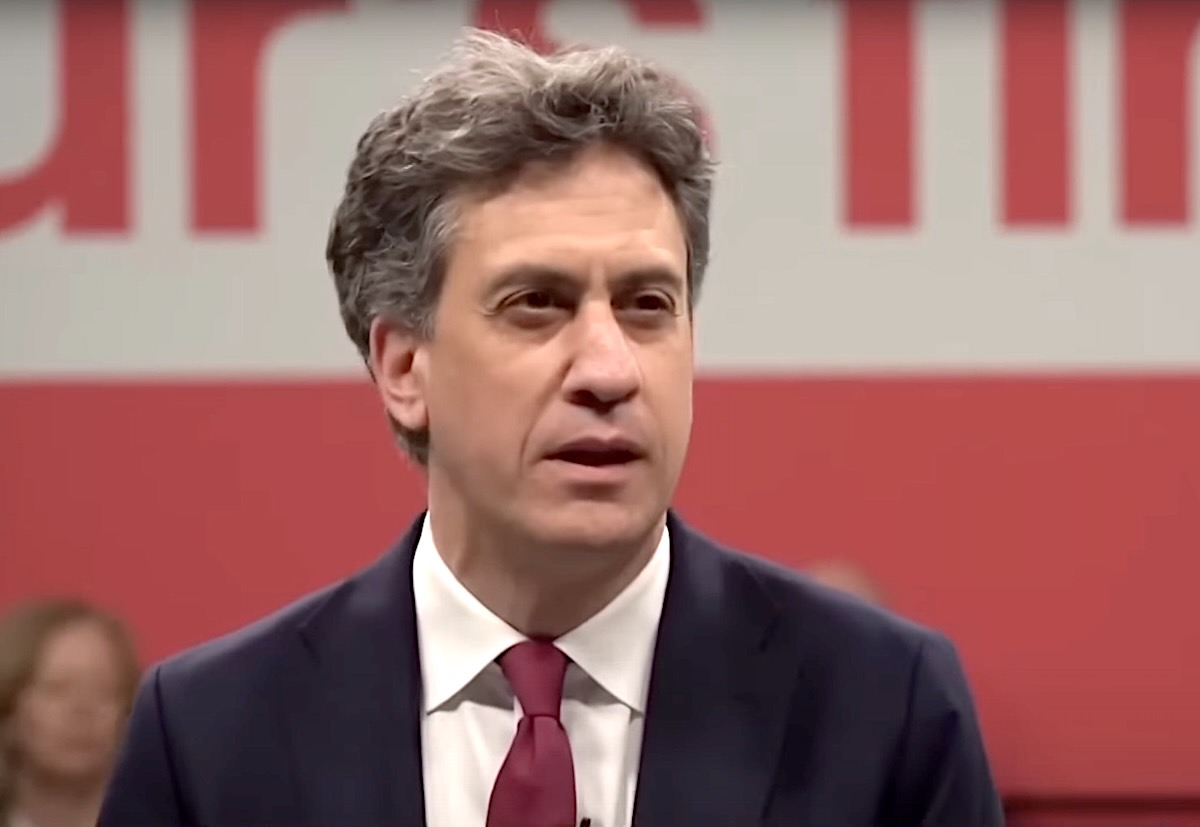 Frankdgrwhippet's tweet card. Miliband’s offshore wind obsession is forcing UK customers to pay soaring prices despite failed wind projects, lavish subsidies, and 'eye-watering' costs.