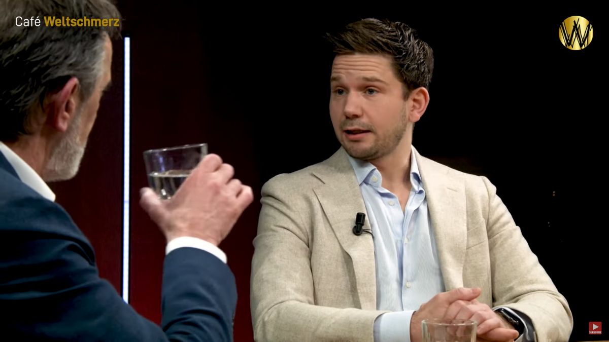 JolandaSprado's tweet card. Foto: Gideon van Meijeren (Videostill YouTube/Cafe Weltschmerz)Help anderen door deze info met anderen op je socials te delen! De arrestatie van advocaat Arno van Kessel en anderen is niet los te...