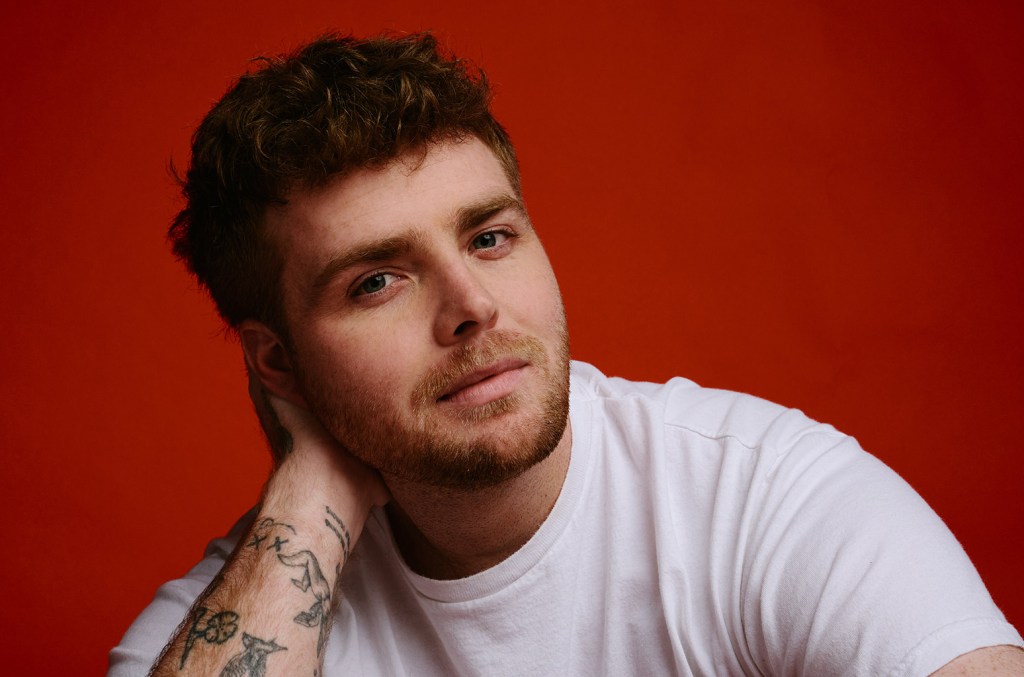 billboardcharts's tweet card. Alex Warren's 'You'll Be Alright, Kid' is the No. 1 album in the U.K.