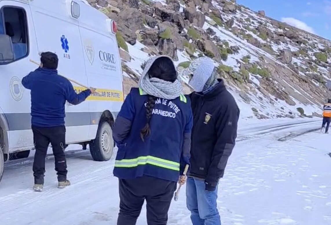 ConfusamChile's tweet card. Si bien, las predicciones para este invierno en el país fueron bastante duras, en Putre -en la Región de Arica y Parinacota- la situación se está tornando mucho más peligrosa que lo habitual para las...