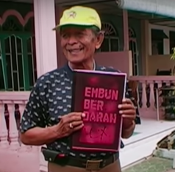 AIswinarto's tweet card. sumber film SENYAP PADA 2005, saya sedang main ke rumah orang tua di Sei Rampah. Di sana ada Joshua Oppenheimer. Joshua memperkenalkan diri sedang membuat film tentang keluarga saya, terutama tenta…