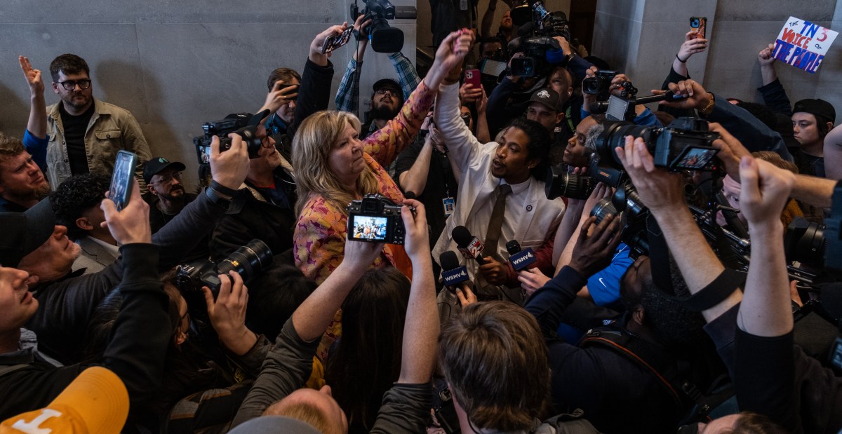 liszhou's tweet card. Republicans voted to remove Reps. Justin Jones and Justin Pearson, two Black men, but declined to expel Rep. Gloria Johnson, a white woman.