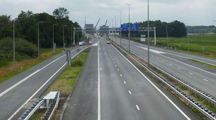 LocoMediaGroep's tweet card. HATTEMERBROEK - Let op als je deze zomer over knooppunt Hattemerbroek rijdt: de verkeerssituatie verandert opnieuw. Rijkswaterstaat werkt sinds maart aan de renovatie van twee viaducten. Vanaf...