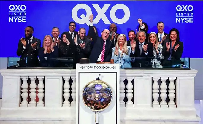 RoofContr's tweet card. Brad Jacobs, known for high-velocity roll-ups, brought his playbook to roofing with QXO’s $11B Beacon deal; he sits down to share his thoughts with Roofing Contractor in this Q&A.