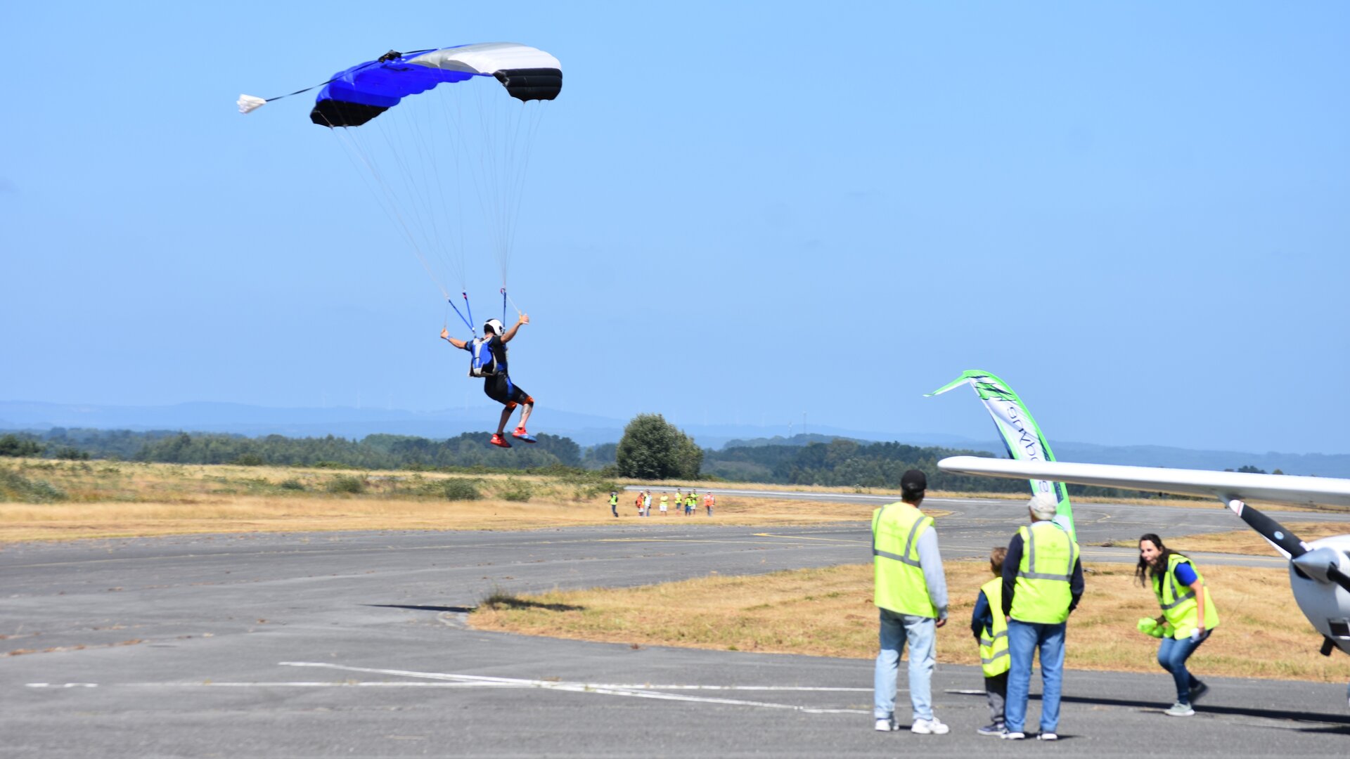 elprogreACHAIRA's tweet card. El aeródromo de Rozas, en Castro de Rei, se convierte este puente en el punto de encuentro de la aeronáutica en el XVII Critérium Aeronáutico que organiza el Real Aeroclub de Lugo. En la primera...