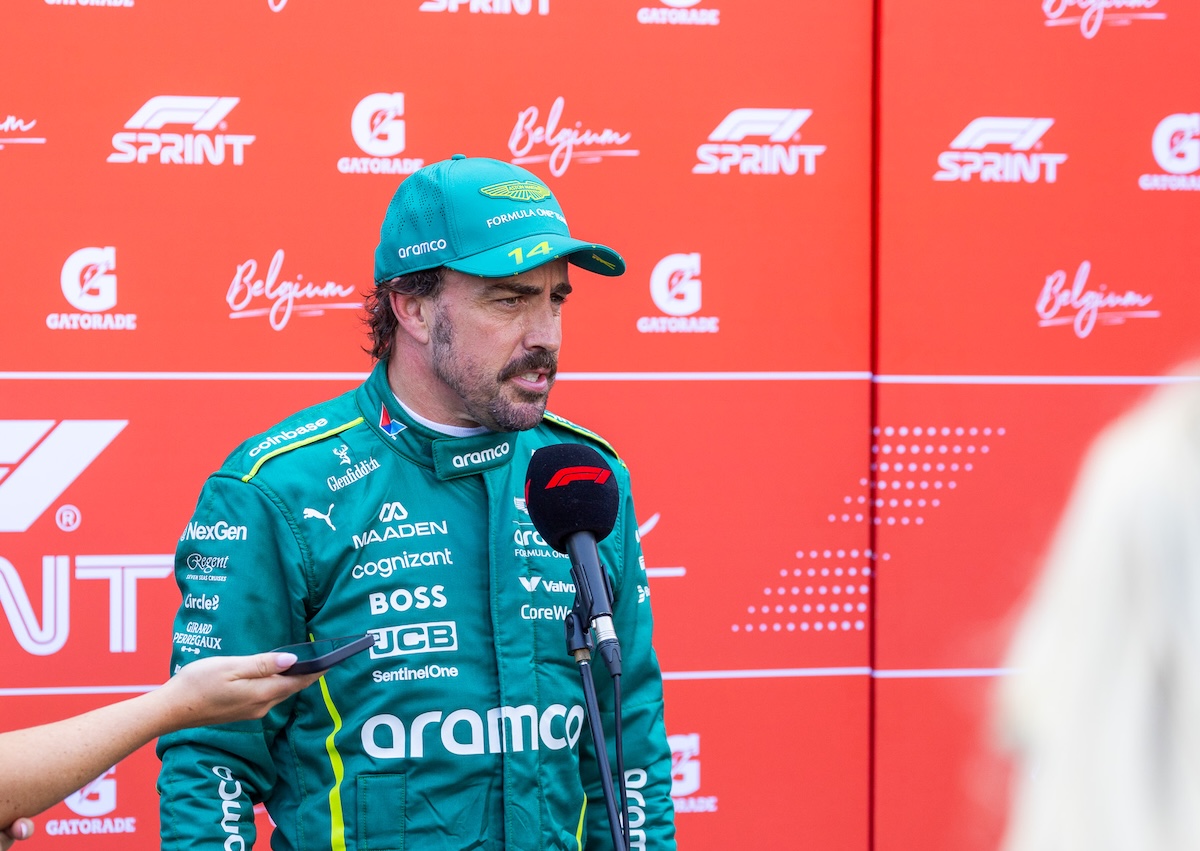 shigasportsjp's tweet card. 2025年F1ベルギーGPのスプリント予選で14位に終わったフェルナンド・アロンソは、アストンマーティンの限界を示唆した。