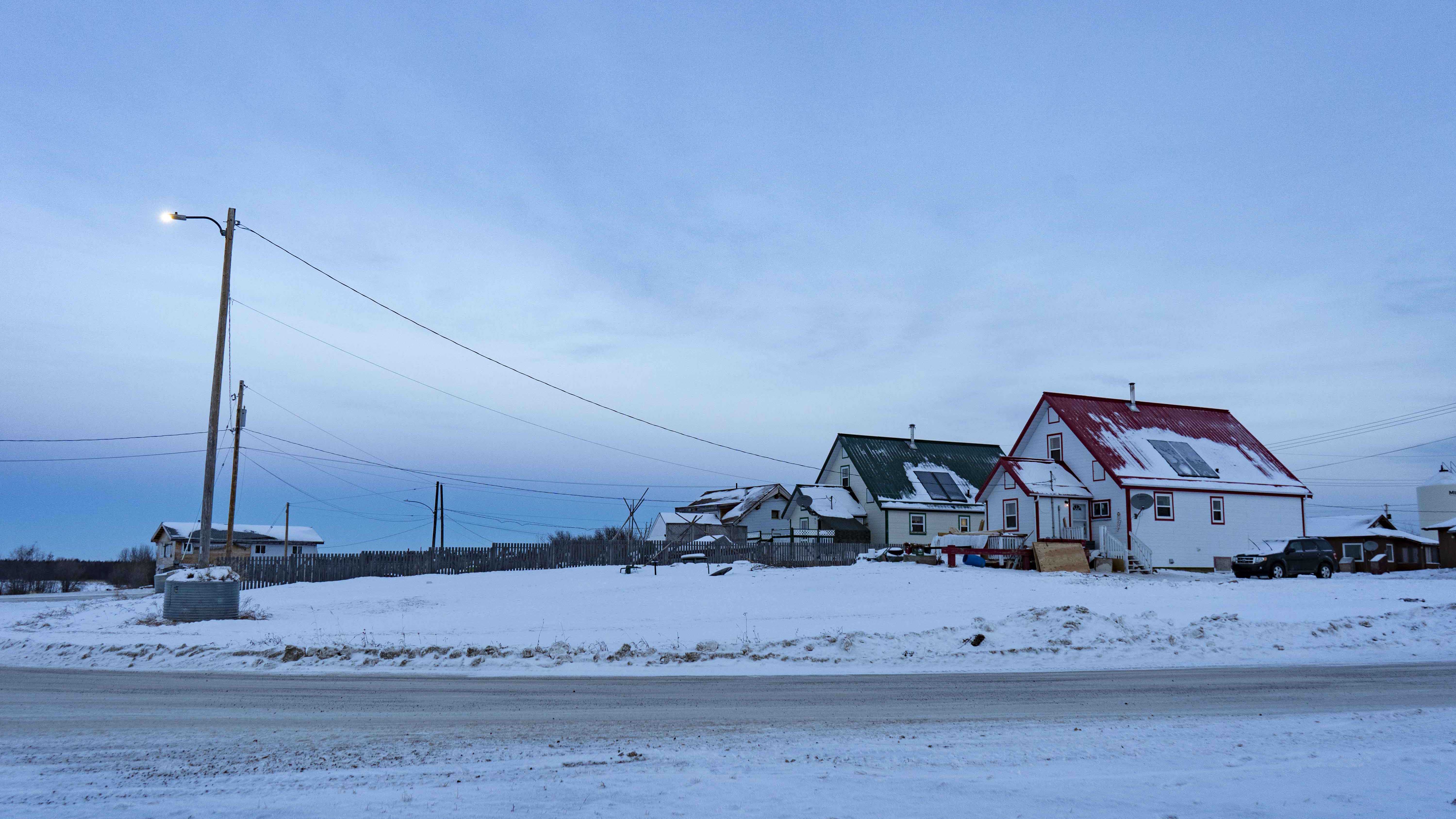 CabinRadio's tweet card. The NWT government is appointing an administrator to run the Fort Resolution Housing Authority and has ordered an independent review of its decision-making.