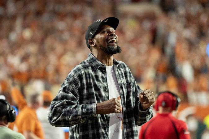 UTLF's tweet card. From playing at Moody Center to joining a Texas-based NBA team for the first time in his professional career, it's been a true homecoming for the Longhorn legend who has planted deep roots on the...