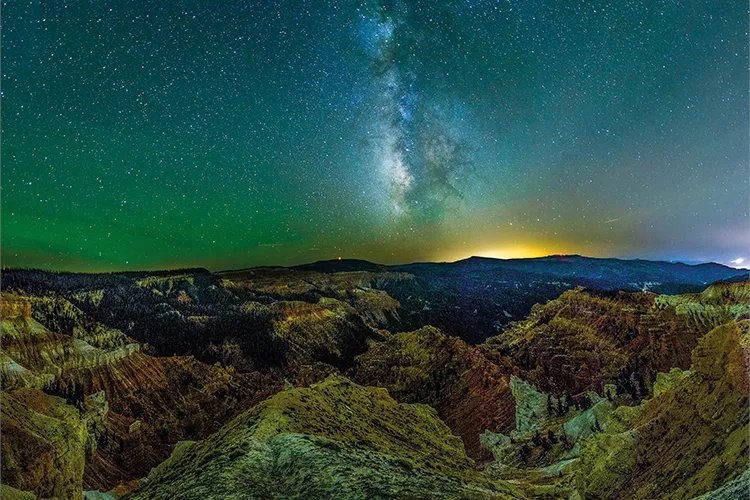 GeographicalMag's tweet card. With more Dark Sky Places than anywhere else in the world, Utah’s high deserts are giving visitors front-row seats to the universe