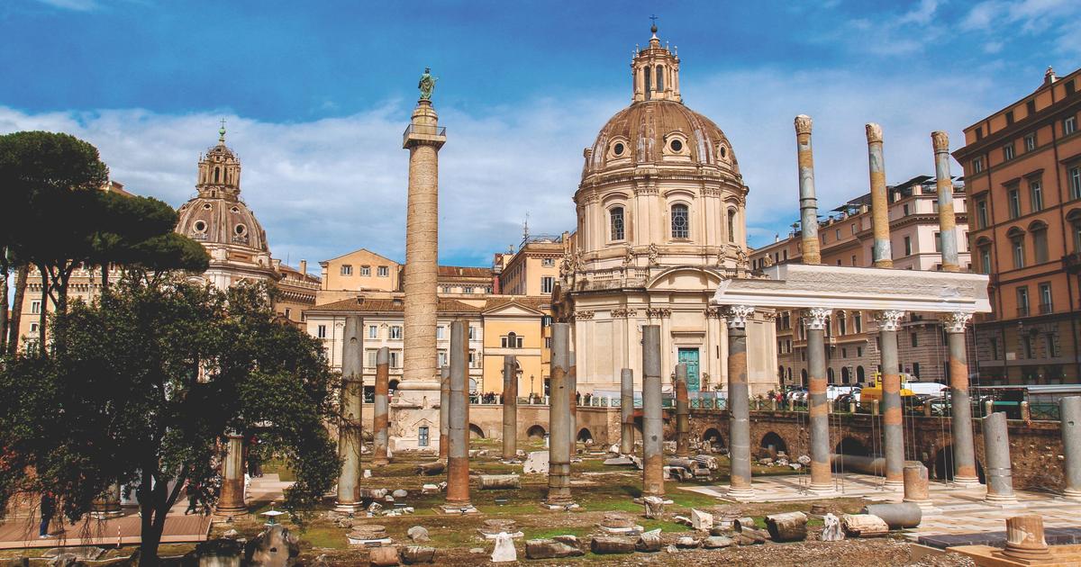Figaro_Histoire's tweet card. ROME, LA GUERRE ET LA PAIX (7/9) - La fameuse colonne raconte les exploits de l’empereur en Dacie. La mainmise sur 160 tonnes d’or et 320 tonnes d’argent, ainsi que la vente de dizaines de milliers...