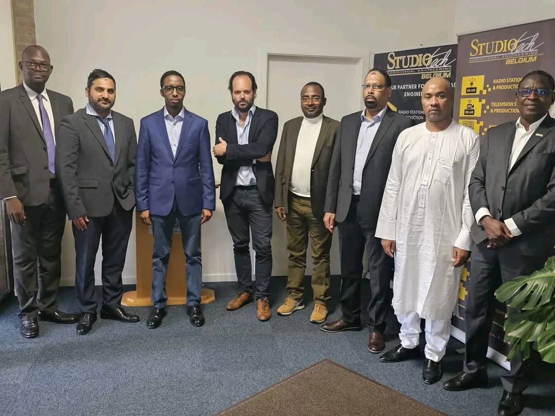 LeNdjam_Post's tweet card. Le vendredi 25 juillet 2025, le ministre tchadien de la communication, Porte-parole du Gouvernement, Gassim Cherif Mahamat a visité les locaux de la société Studiotech à Bruxelles, en Belgique....