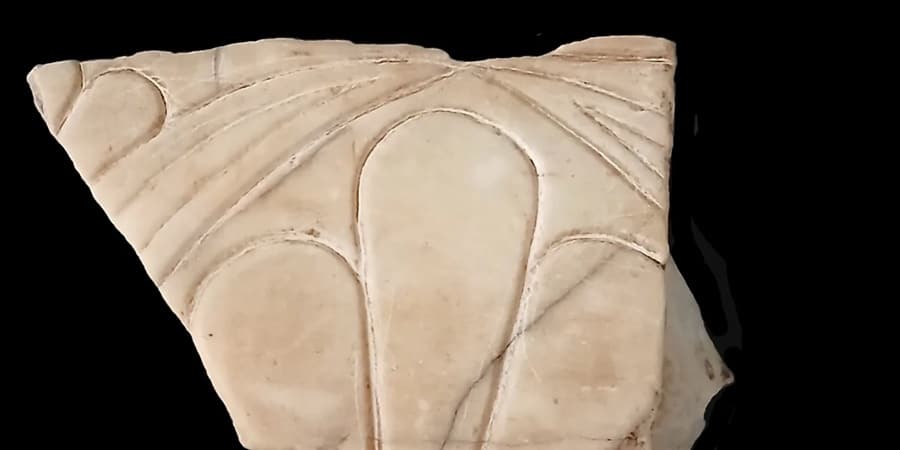 rogueclassicist's tweet card. An Acropolis fragment has been repatriated from Chile: a precious marble piece from a water jug dating back to the 6th century BC.