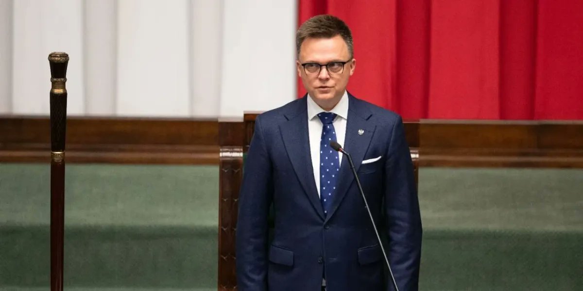 marek67r's tweet card. Marszałek Sejmu Szymon Hołownia w dzisiejszej rozmowie na antenie Polsat News ujawnił, że był wielokrotnie namawiany do przeprowadzenia zamachu stanu. Szokujące