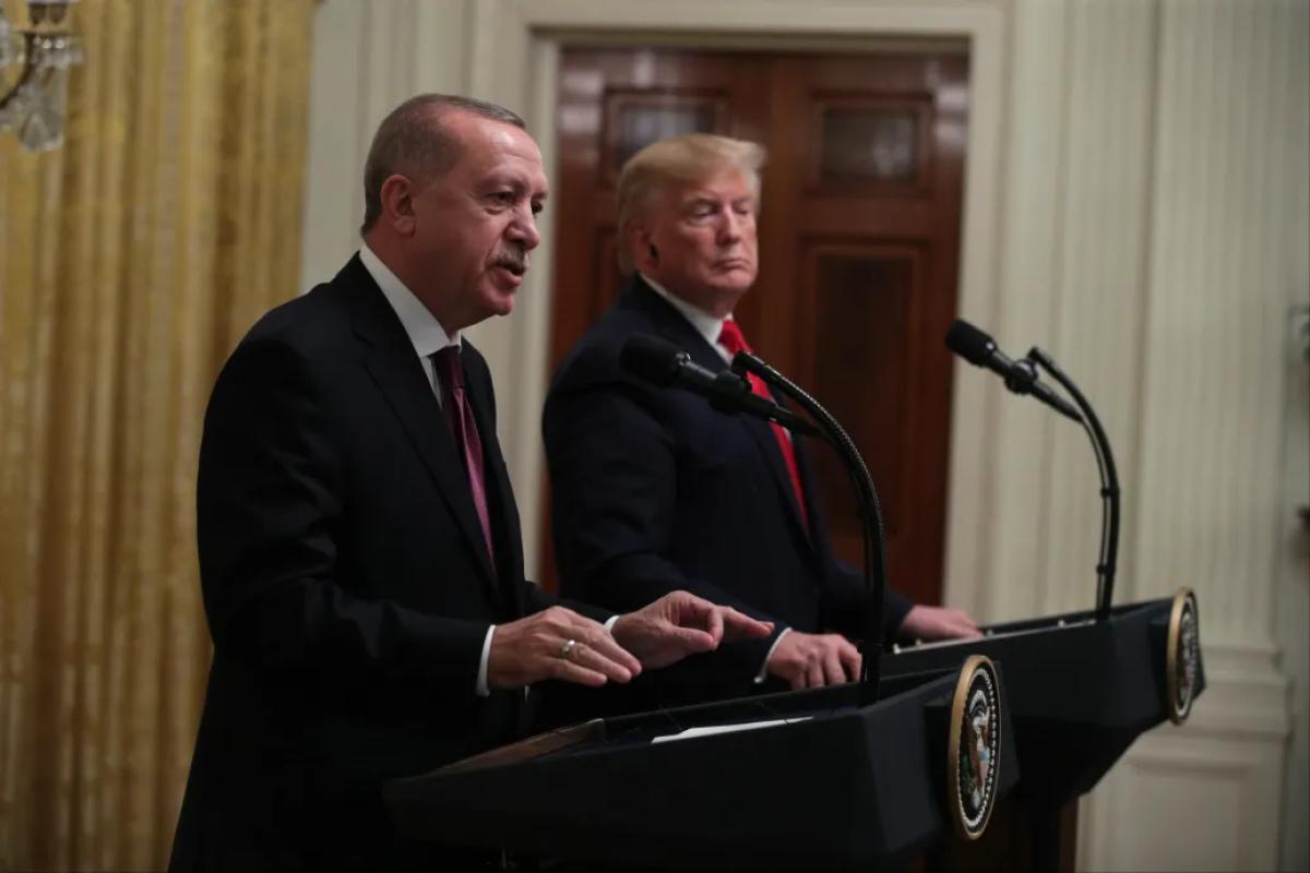 VadhajtasokHu's tweet card. Erdoğan Isztambulban ültetné tárgyalóasztalhoz Putyint és Trumpot