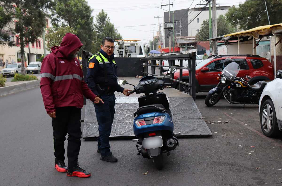 DONDEIRweb's tweet card. El Gobierno aclaró que ninguna de las plataformas que operan en la CDMX cuentan con los permisos para ofrecer viajes en moto.