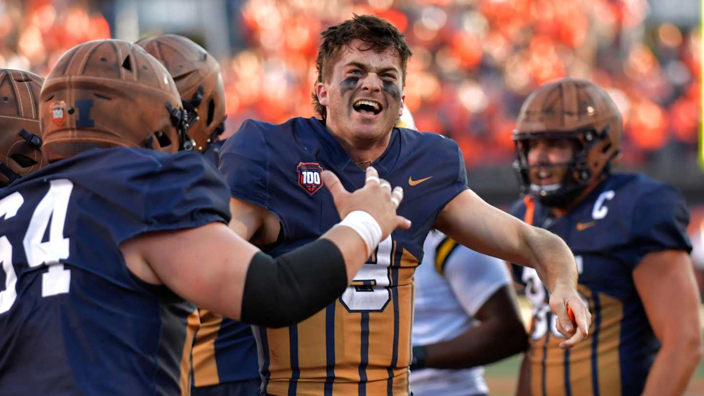 WritingIlliniFS's tweet card. Last year, Illinois football unveiled a new throwback uniform, including a unique helmet. This year, an NFL franchise clearly took notes.