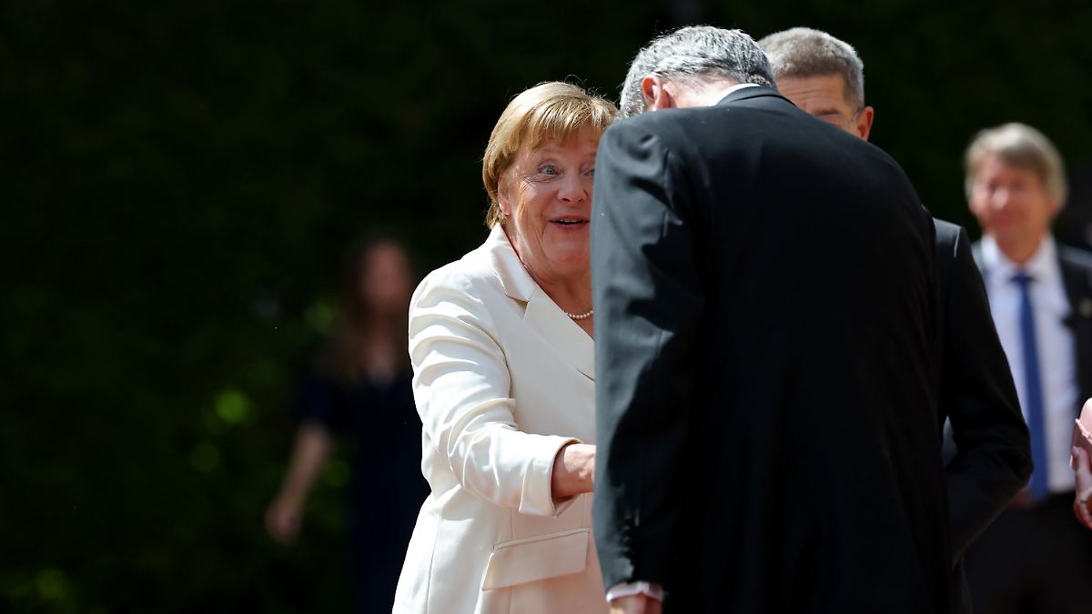 Siegfri41835106's tweet card. Es ist eigentlich wie jedes Jahr: Zum Auftakt der Bayreuther Festspiele tummeln sich Promis und Politiker. Doch dieses Mal sorgt der bayerische Ministerpräsident Markus Söder für einen besonderen...