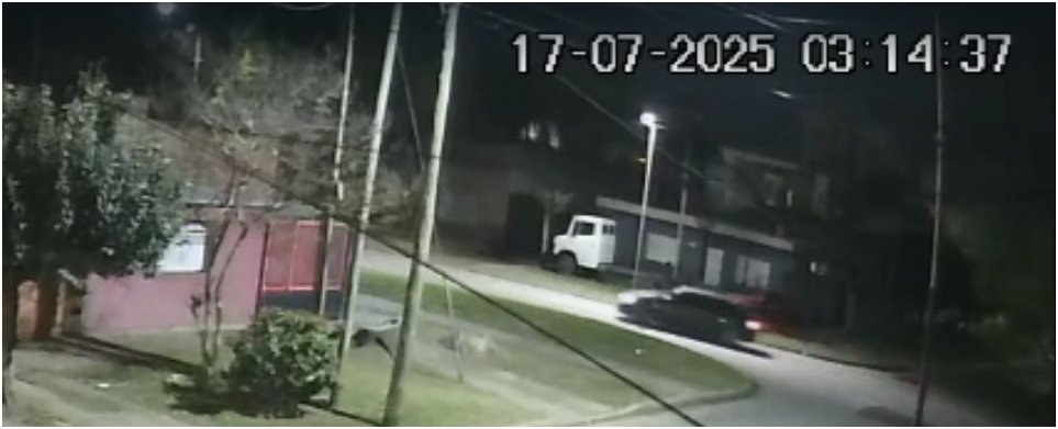 DataConurbano's tweet card. Violenta entradera en Quilmes: asesinan a un hombre frente a su hijo - Policiales