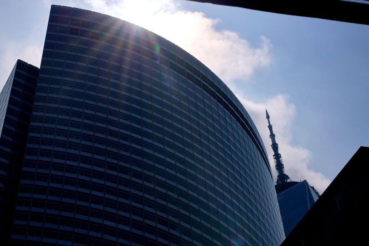 BBGenEspanol's tweet card. La mesa de operaciones de Goldman Sachs Group Inc. dijo este viernes que sus clientes se sienten “más cómodos” apostando contra las acciones de empresas tecnológicas no rentables, tras el reciente...