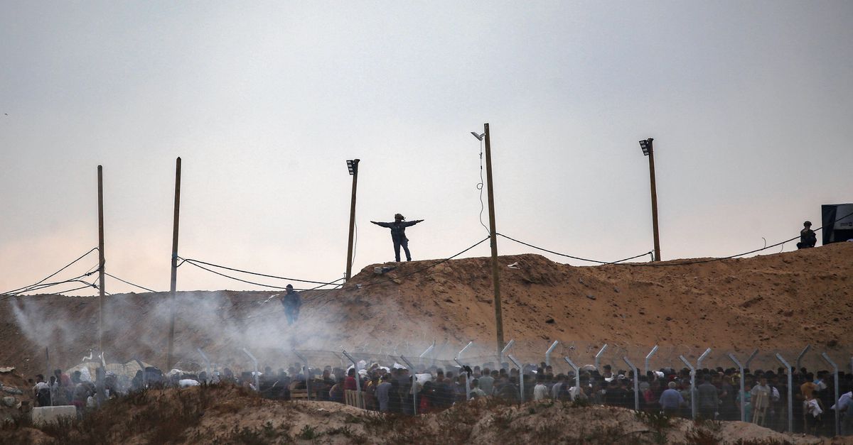 mleisink's tweet card. Honger in Gaza: Bijna dagelijks doodt Israël in Gaza uitgehongerde Palestijnen op zoek naar voedsel. De ‘voedselhulp’ van de Gaza Humanitarian Foundation (GHF), een door Israël opgezette en door de...