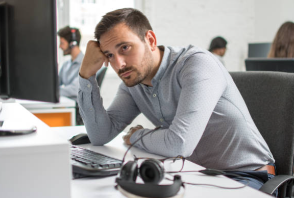 LollyDaskal's tweet card. Engagement isn’t just about keeping employees happy; it’s about creating a thriving, productive workforce that drives organizational success.