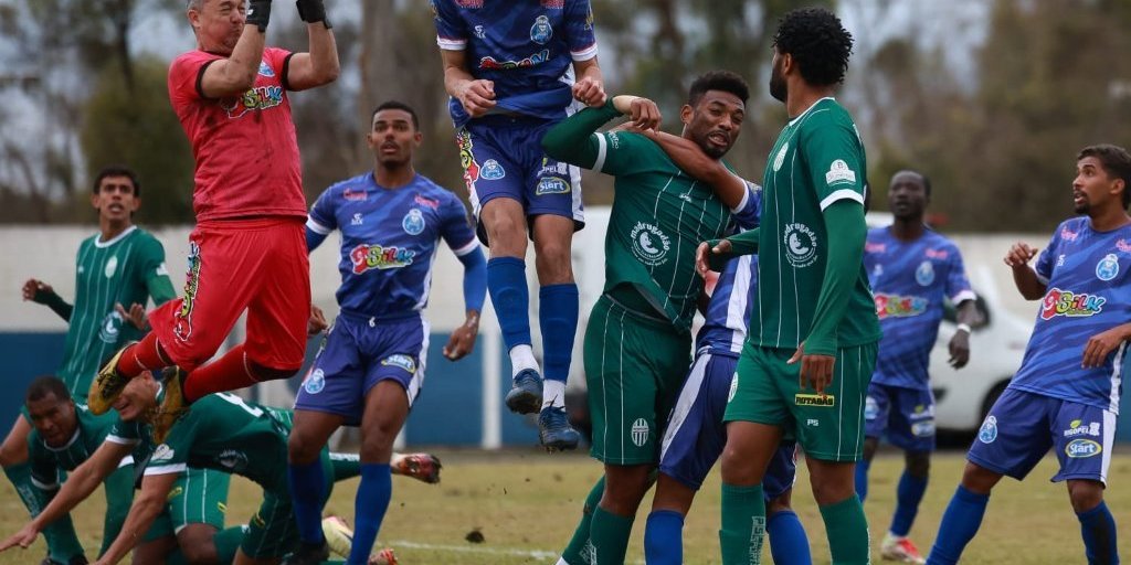 rafaeldiverio's tweet card. Empresário, Heverton Luiz Rollwagen fez apenas dois treinos, jogou lesionado e foi o herói da primeira vitória do Porto União na Divisão de Acesso de Santa Catarina