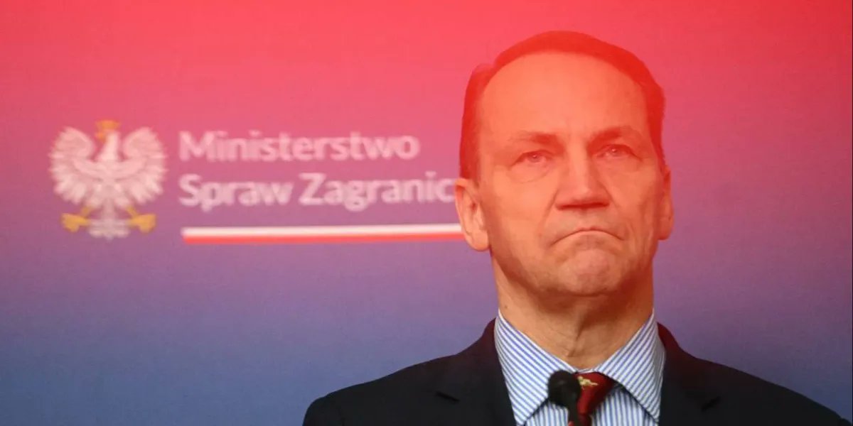 niezaleznapl's tweet card. Radosław Sikorski był lansowany na premiera, by odzyskał poparcie części konserwatywnych Polaków, językiem dyplomacji załagodził błędy Tuska na arenie międzynar