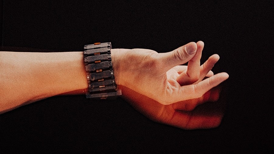 Ideagoras's tweet card. The wearable translates subtle muscle movements into pinches, swipes, and writing.