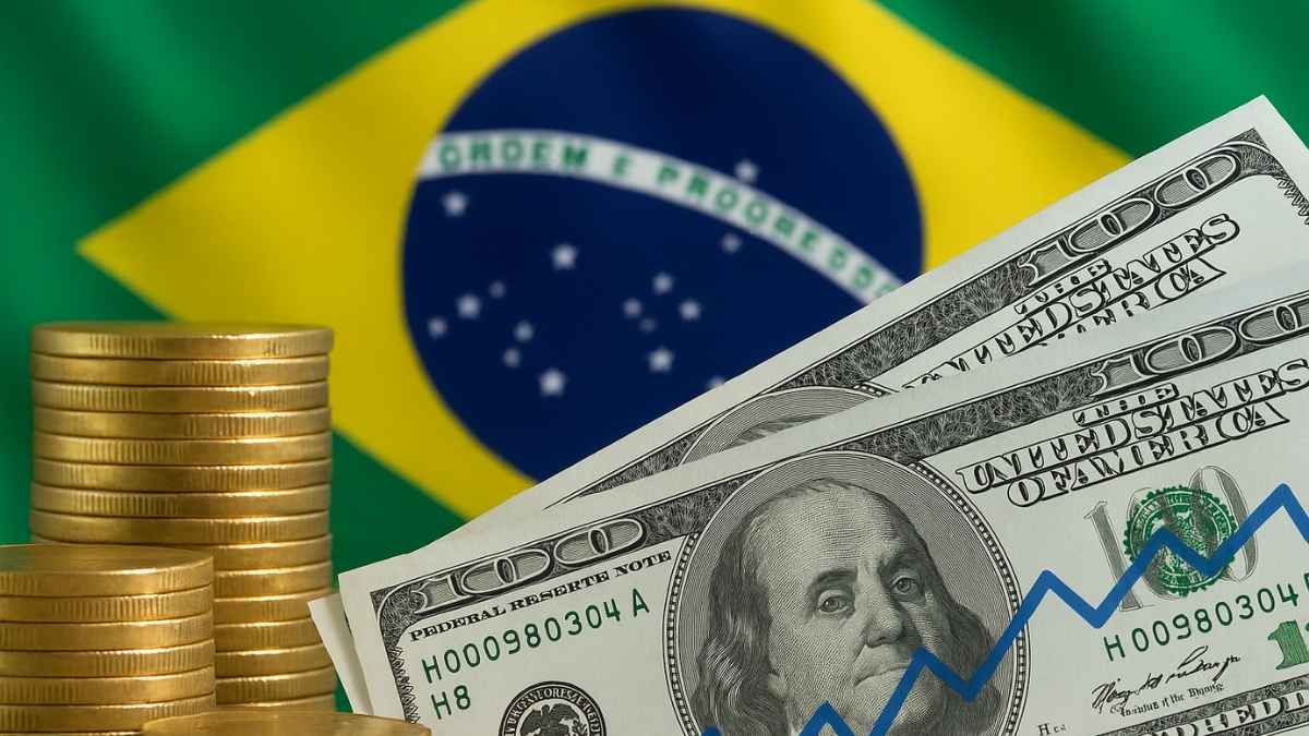 MarcosCintra's tweet card. Dinheiro de brasileiros no exterior alcança US$ 654,5 bilhões em 2024, com destaque para investimentos em serviços e paraísos fiscais.