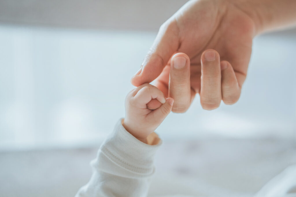 Inimai's tweet card. This Father's Day, dads like Ben need access to paid leave so that they aren't forced to make impossible decisions between caring for their loved ones and staying afloat financially.