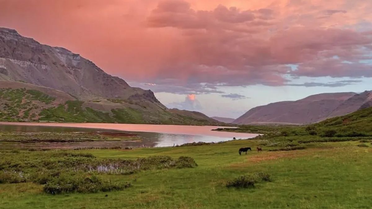 LMNeuquen's tweet card. El área de Laguna Negra, a pocos kilómetros del paso internacional Pichachén, se prepara para incorporar una propuesta turística cautivante para los visitantes.