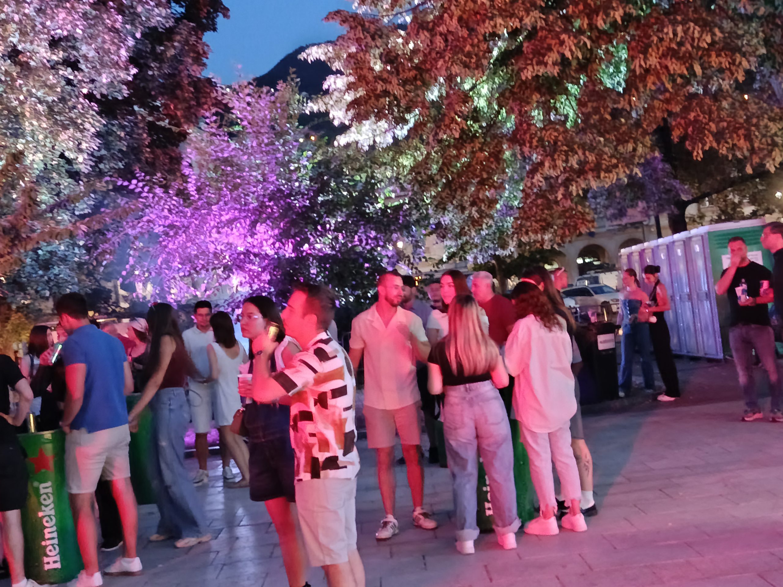 MdinoDino's tweet card. Na Trgu oslobođenja – Alija Izetbegović večeras je održan spektakularan DJ set u izvedbi sarajevskog dvojca After Affair, u sklopu programa „Kultura na