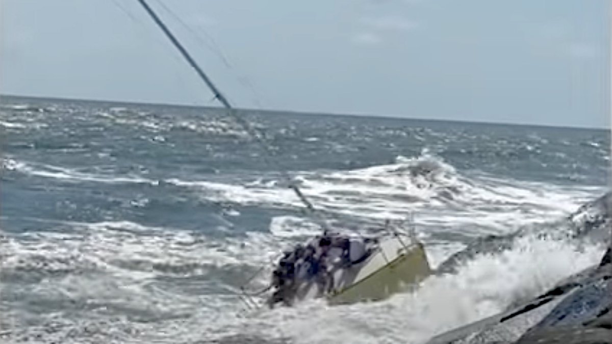 Surfer's tweet card. 10 people have been rescued after a boat crashed into a jetty in Avalon, NJ.