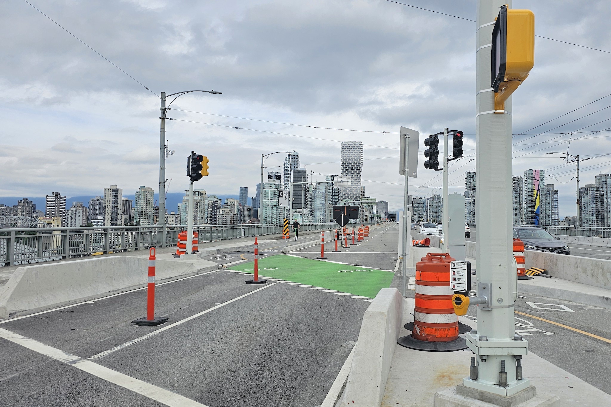 DailyHiveVan's tweet card. The Granville Street Bridge's new "Granville Connector" of wide and safe pathways for pedestrians and cyclists is now open.