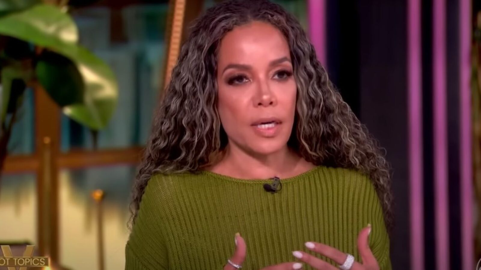 mummykins11's tweet card. It's a delightful bit of schadenfreude to watch Sunny Hostin dig herself deeper into the same hole that swallowed "The Late Show."