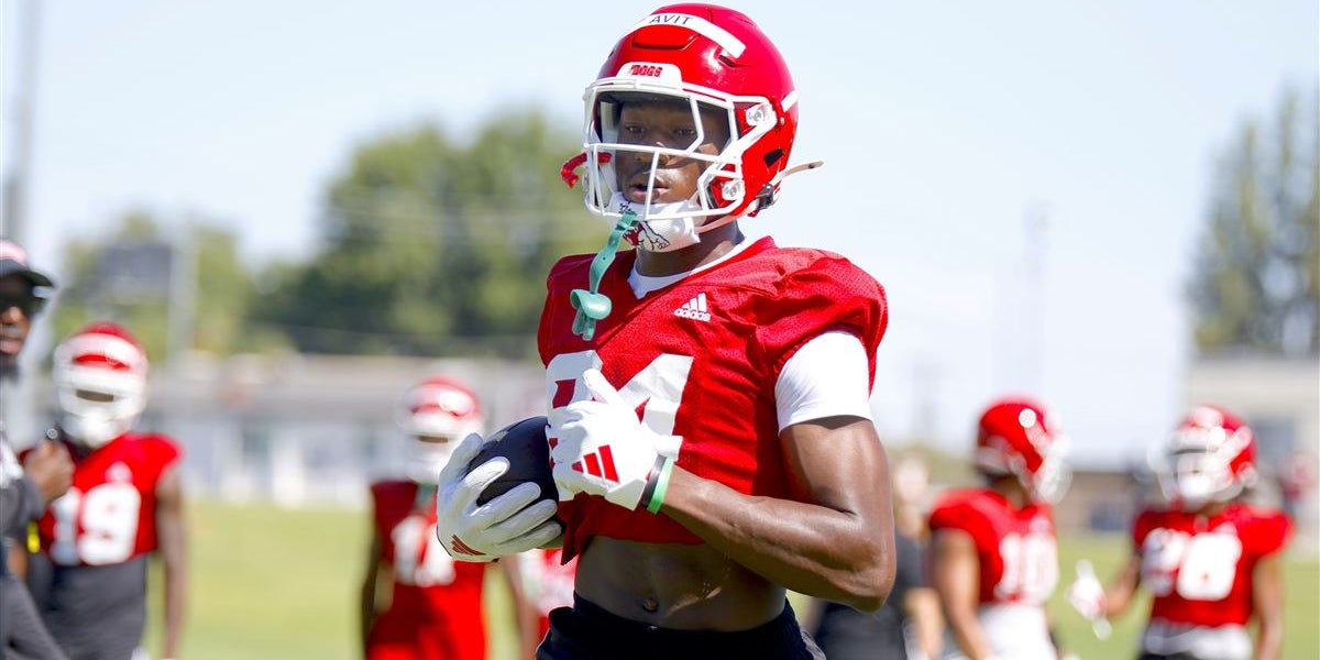 BarkBoard's tweet card. Get BarkBoard.com's photos and first impressions of all 17 newcomers on offense from Day 1 of Fresno State Football Fall Camp. BarkBoard also offers new RB Rayshon "Speedy" Luke.