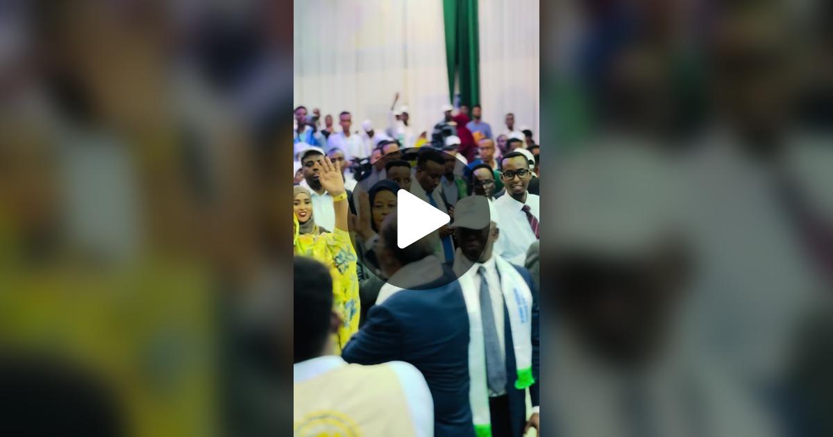 LMaxamed18244's tweet card. 12K likes, 249 comments. “Birmade Hassan Sheikh Mohamud laacibka siyaasadda geeska Africa 🌍 🇸🇴 inta ka xun sakiin laqa ayaan leenahay mudane 🙏💙🇸🇴”