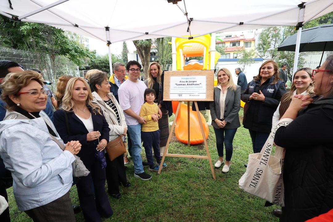 elvallemexico's tweet card. Huixquilucan, Méx.- “En Huixquilucan, honramos nuestra palabra, y damos respuesta a las solicitudes que nos hacen al visitar los fraccionamientos con el programa Huixquilucan Contigo 24/7”, expresó...