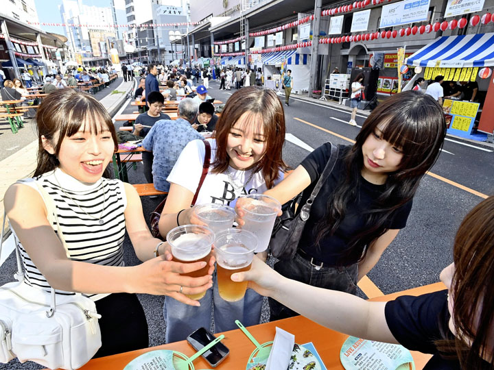 fminyu's tweet card. 　「２０２５サマーフェスタ　ビール祭　ＩＮ　ＫＯＲＩＹＡＭＡ」は２５日、福島県郡山市のＪＲ郡山駅前で始まり、ビールや地元グルメを楽しむ人でにぎわっている。２７…