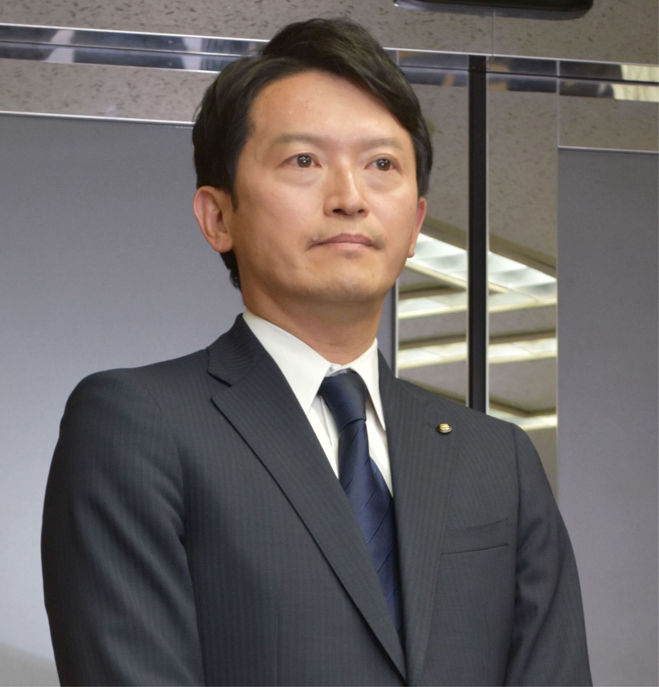 mkm9962's tweet card. 〈「知事を貶めた黒幕」と壮絶なバッシング…自死した前兵庫県議・竹内英明氏（享年50）の妻が初めて語った斎藤知事への“率直な思い”〉 から続く 　昨秋の兵庫県知事選で、まさかの再選を果たした斎藤元
