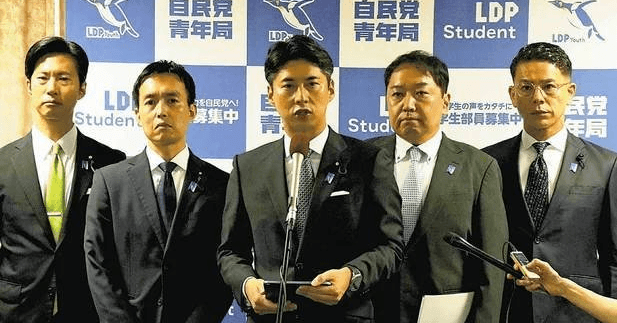 team_saito's tweet card. 石破首相（自民党総裁）の早期の退陣表明を求める声が党機関や政府内にも広がっている。党青年局は２５日、首相らに「けじめ」を求める緊急申し入れ書を森山幹事長に提出し、両院議員総会の開催を求める署名集めには、政務三役も公然と参加している。包囲網は今後、さらに狭まりそうだ。（山口真史、谷口京子）