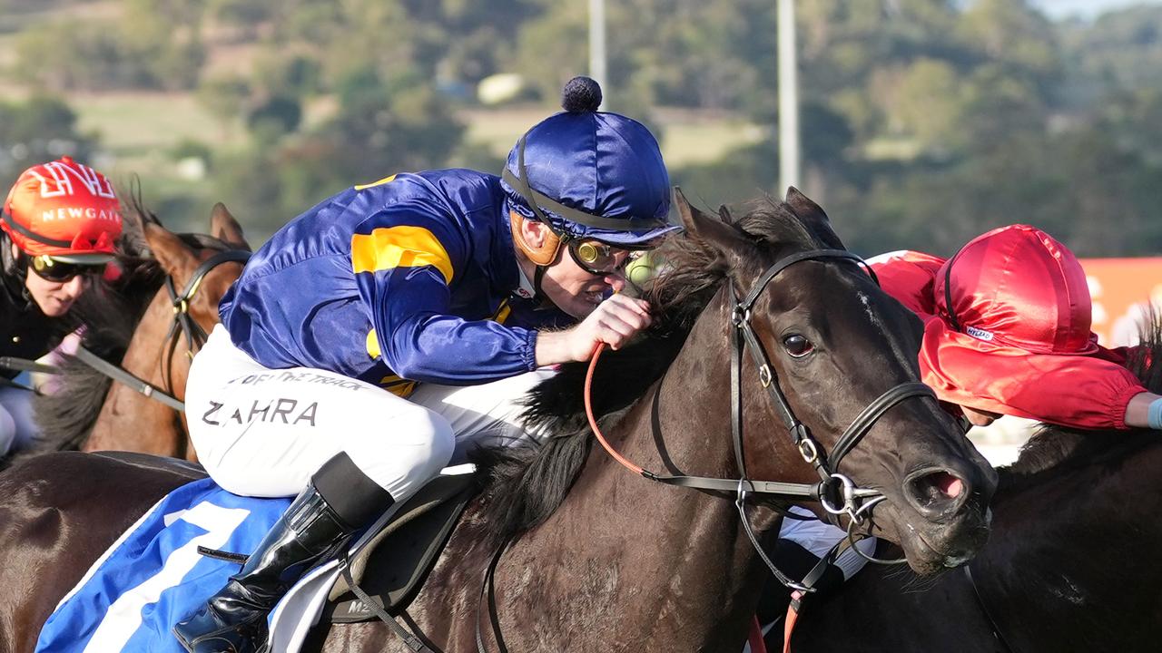 RacenetTweets's tweet card. Popular form man Laurie Sainsbury is keen on a horse at big odds that he's declared